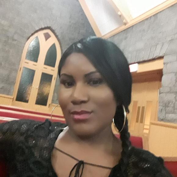 Meet your Posher, Leah - Picture 1 of 1